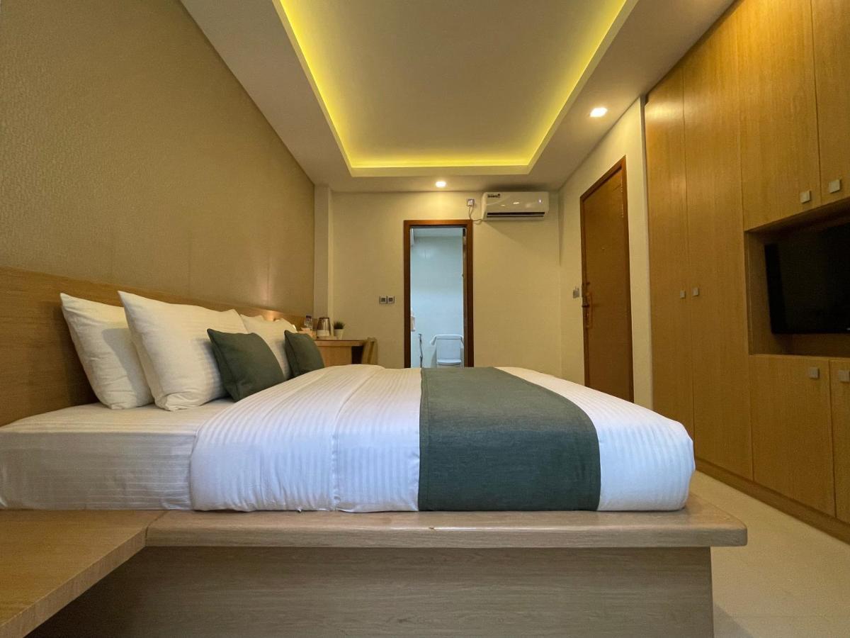 Huvan Beach Hotel at Hulhumalé Buitenkant foto