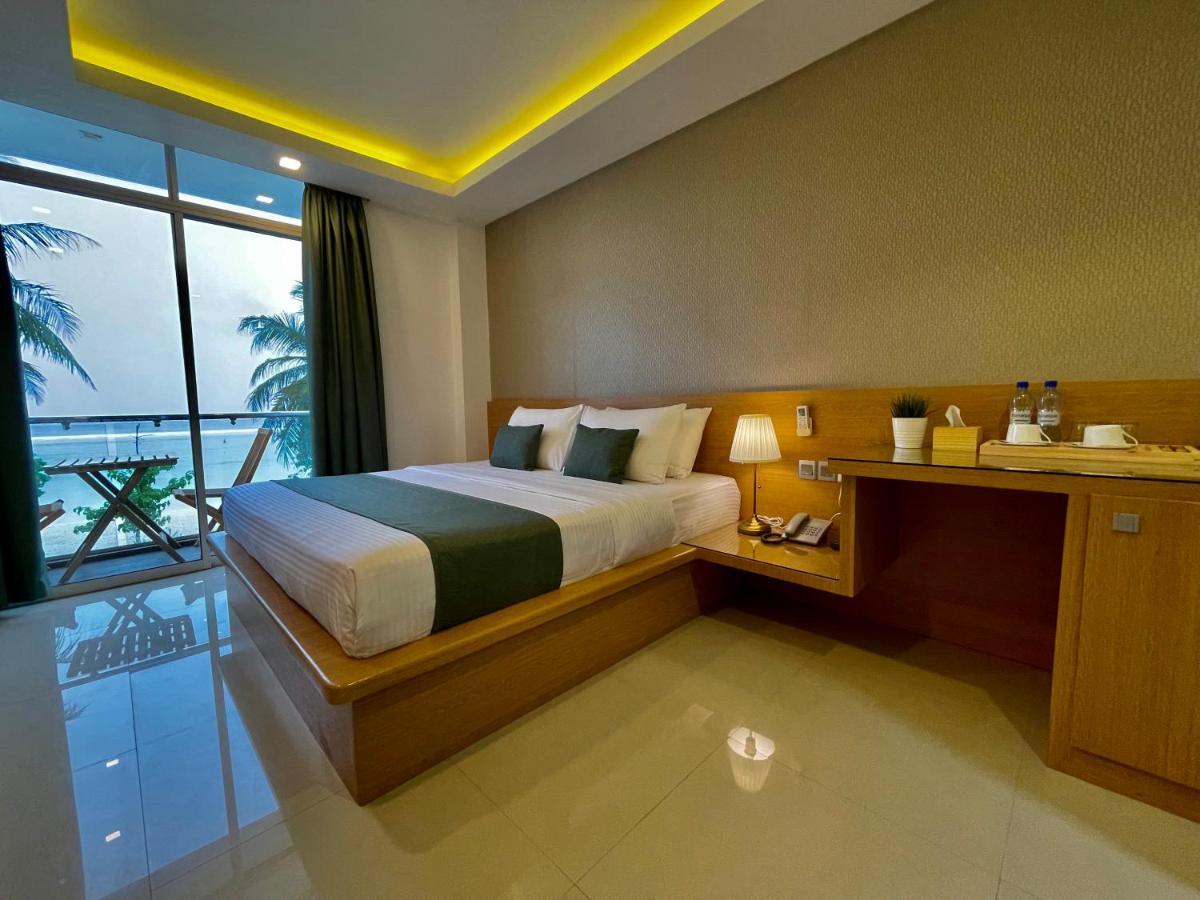 Huvan Beach Hotel at Hulhumalé Buitenkant foto