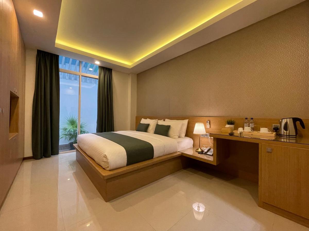 Huvan Beach Hotel at Hulhumalé Buitenkant foto