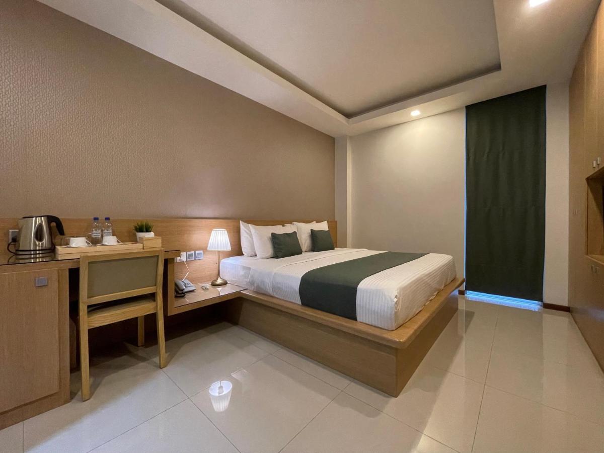 Huvan Beach Hotel at Hulhumalé Buitenkant foto