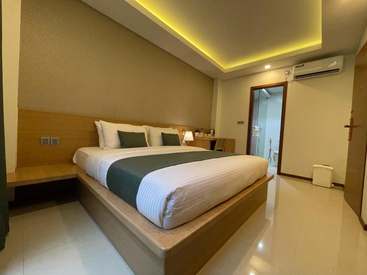 Huvan Beach Hotel at Hulhumalé Buitenkant foto