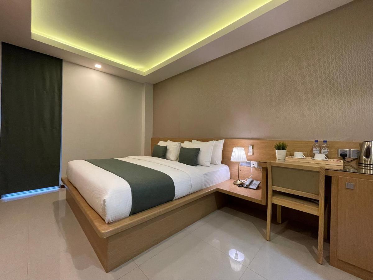 Huvan Beach Hotel at Hulhumalé Buitenkant foto