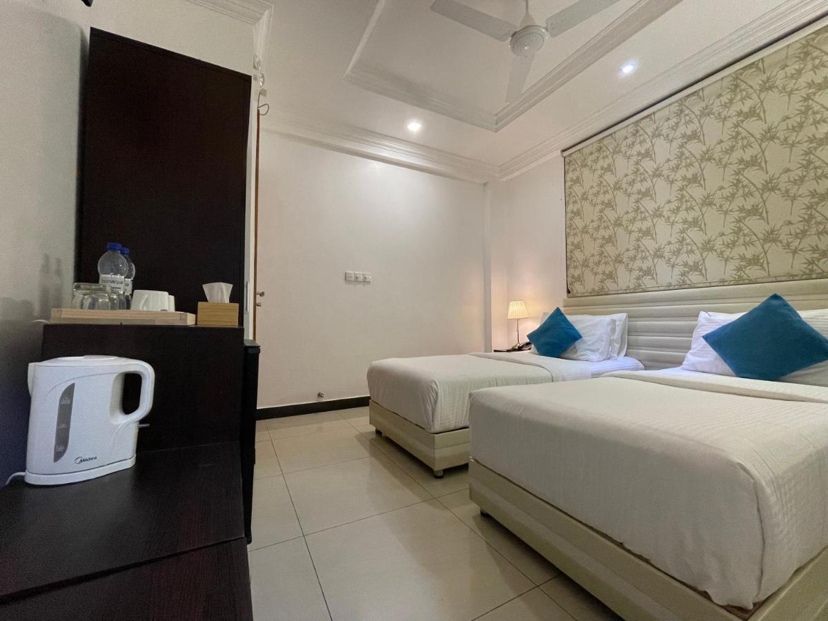 Huvan Beach Hotel at Hulhumalé Buitenkant foto
