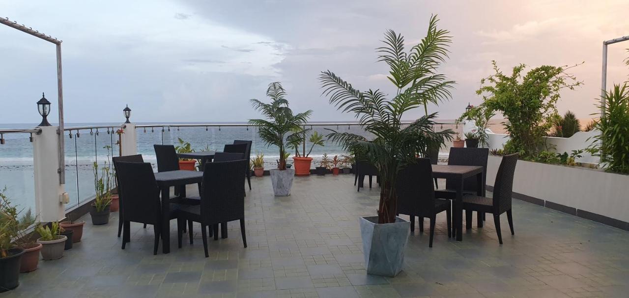 Huvan Beach Hotel at Hulhumalé Buitenkant foto